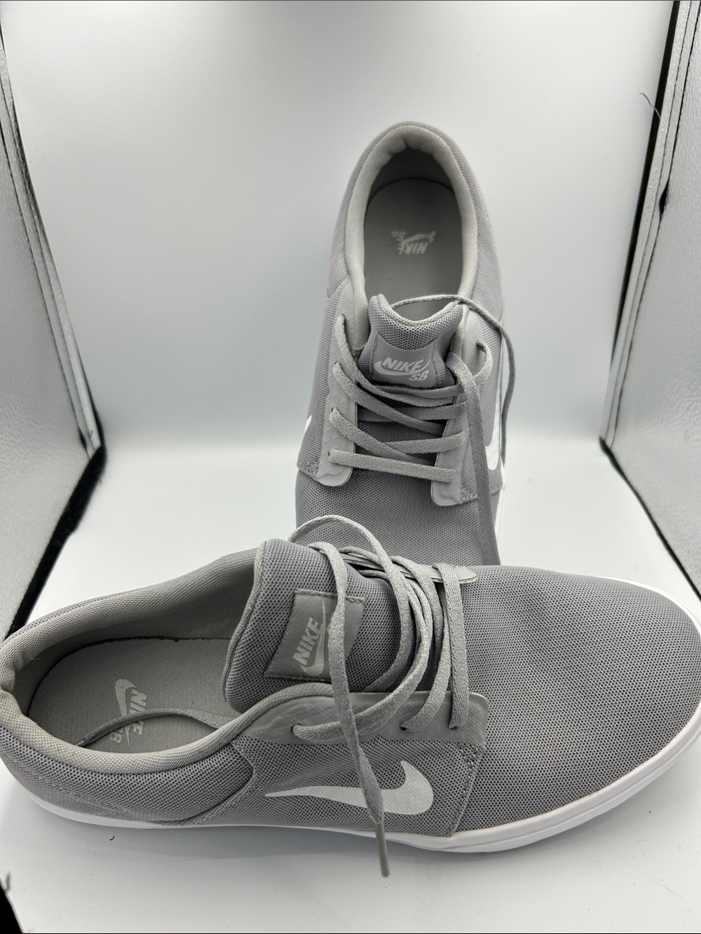 Nike Men’s Light Gray Low-Top Sneakers